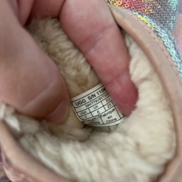 Toddler size 7 sparkle Uggs - Picture 4 of 4